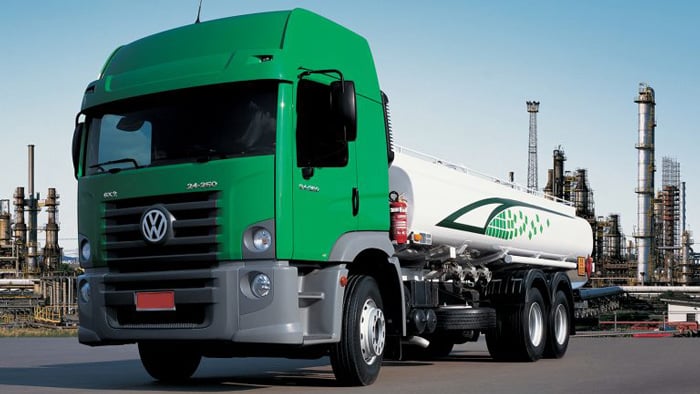 Blog-Camiones-Continental-Motores-Constellation-24.250-Doble-eje-para-mayor-capacidad-de-carga-tres