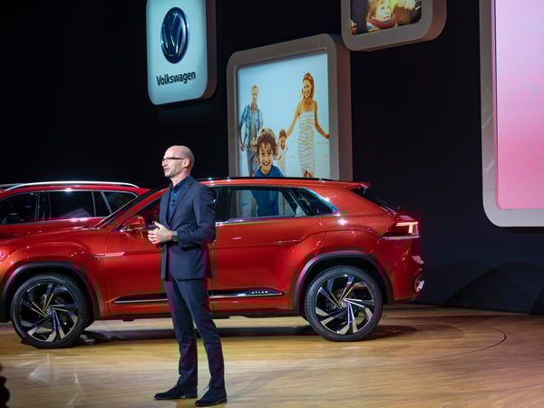 blog-continental-motores-Nueva-imagen-Volkswagen-Klaus-Bischoff-disenador-de-la-marca-explica-que-la-hace-tan-especial-dos